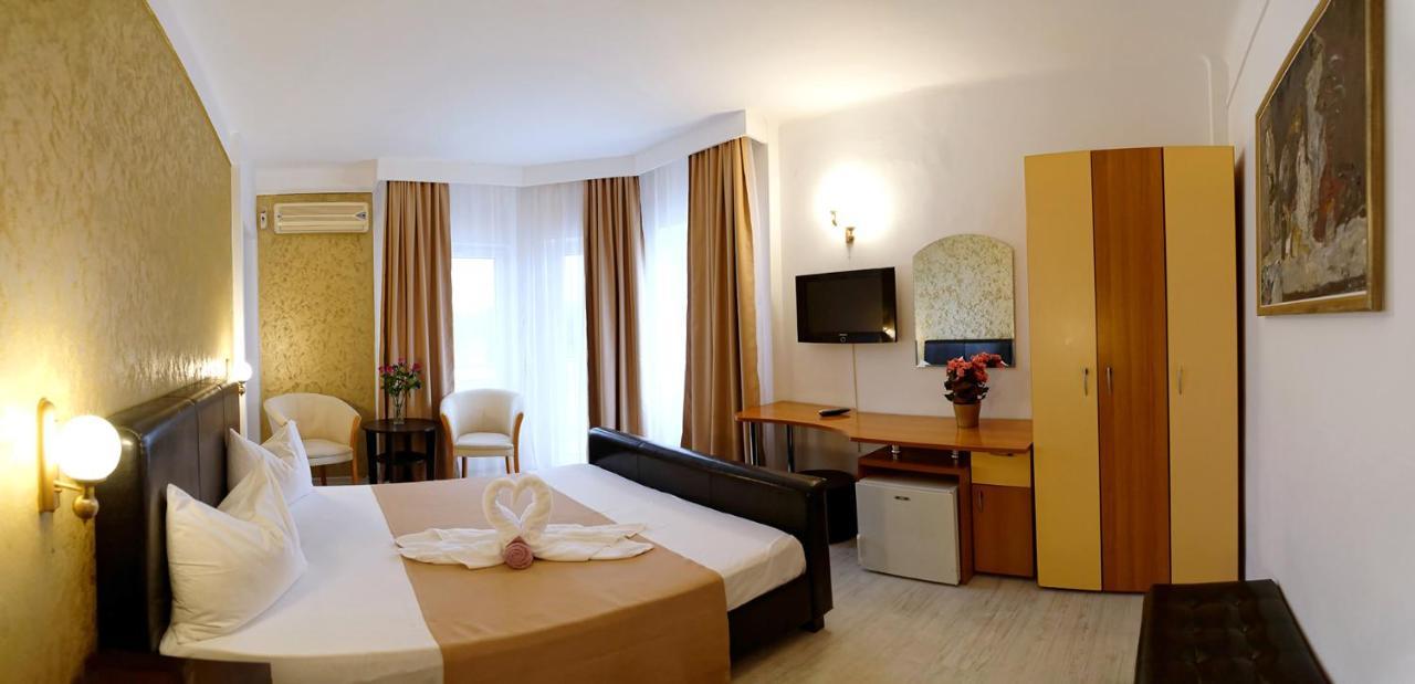 Albatros Hotel 3*
