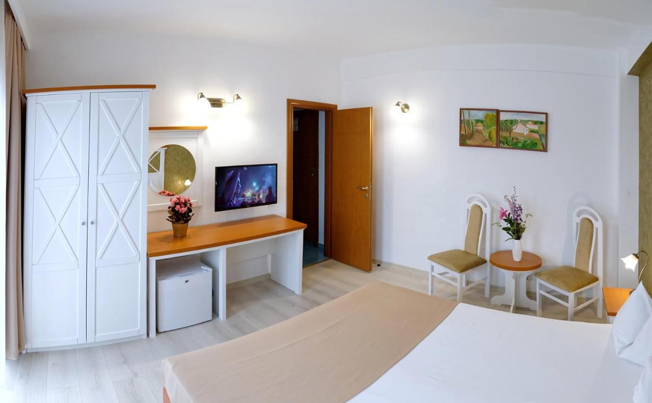 Albatros Hotel 3*